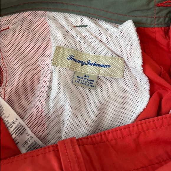 Vintage Tommy Bahama Board Cargo Shorts 🩳 - Picture 4 of 4
